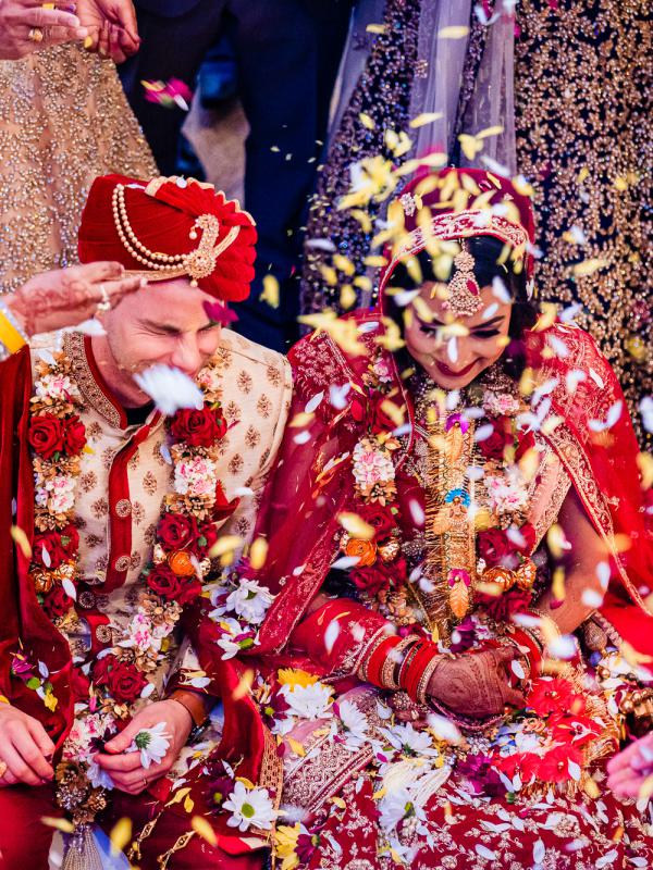 Hindoestaanse bruiloft in Amsterdam – Sangeet, haldi en huwelijk in beeld